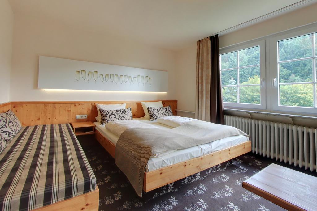 แอคเซนท์ วาลด์โฮเต็ล เรนเกา Hotel ไกเซนไฮม์ ภายนอก รูปภาพ