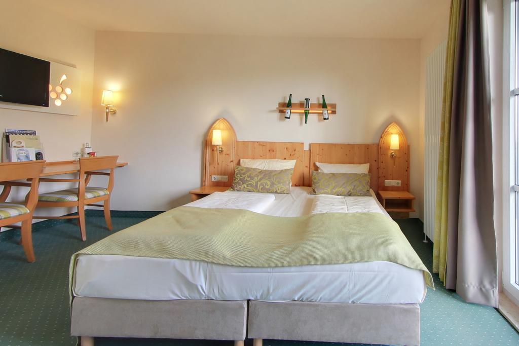 แอคเซนท์ วาลด์โฮเต็ล เรนเกา Hotel ไกเซนไฮม์ ภายนอก รูปภาพ